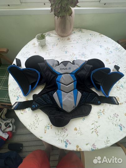 Нагрудник, защита груди хоккейный bauer ONE8 детск