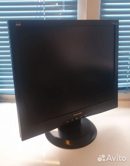 ЖК монитор 19