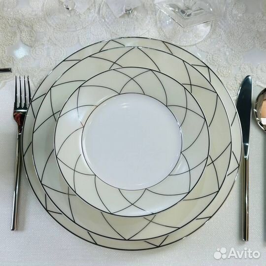 Набор столовой посуды новый