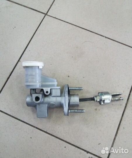 Главный цилиндр сцепления Mitsubishi Pajero Sport