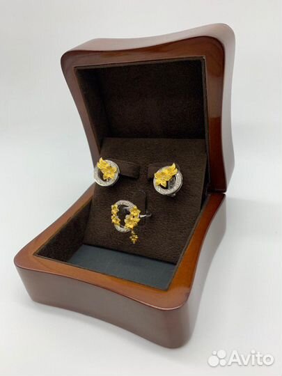 Серьги и Кольцо из золота с бриллиантами