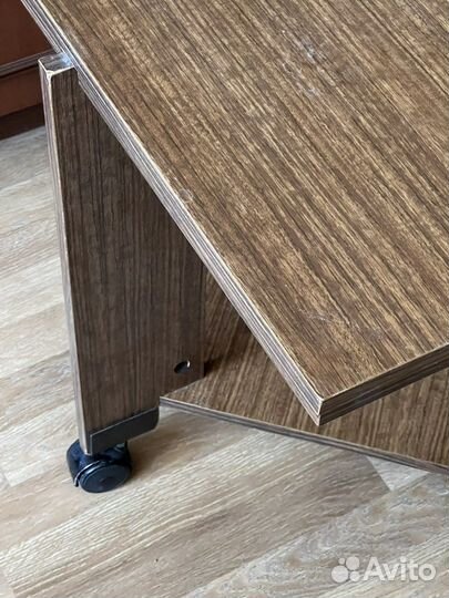 Журнальный столик на колесиках