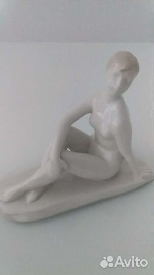 Статуэтка фарфор