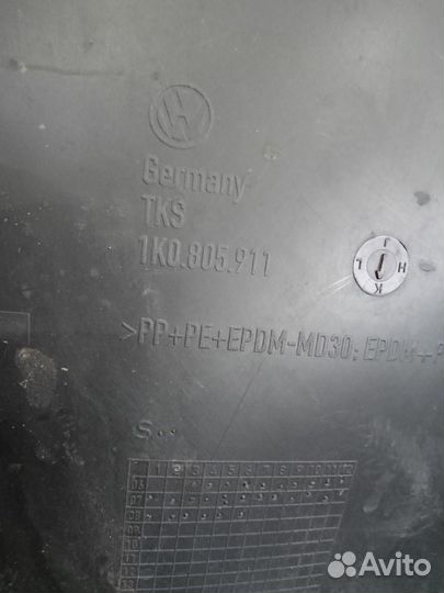 Подкрылок передний левый Volkswagen Golf 5 BLG 1.4