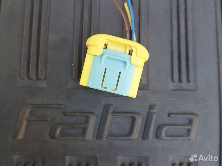 Разъем выключателя airbag 7l0972776