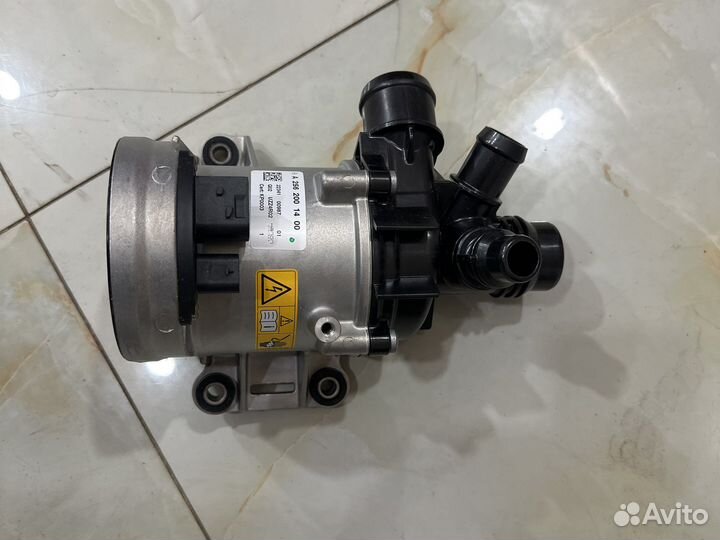 Насос системы охлаждения на Mercedes