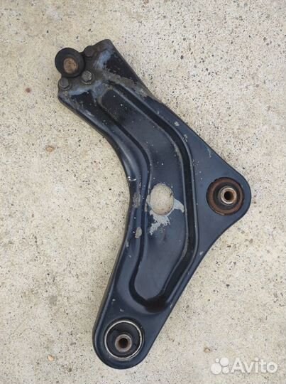 Рычаг подвески передний левый Peugeot 207