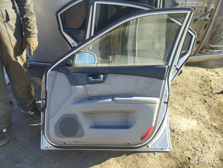 Дверь боковая передняя правая Kia Magentis