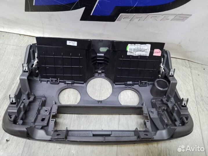 Рамка магнитолы Renault Scenic K9K 2008