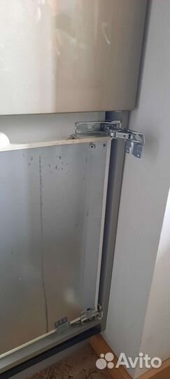 Замена петель ремонт на встроенном холодильнике