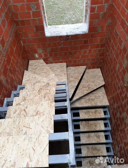 Лестница в частном доме / Металлокаркас