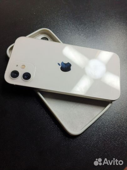 iPhone 12, 64 ГБ