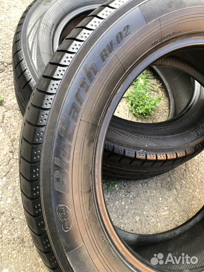 Yokohama BluEarth RV-02 215/60 R17