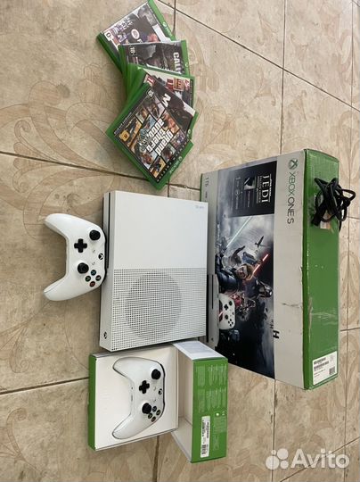 Xbox one s 1tb 2джостика и игры