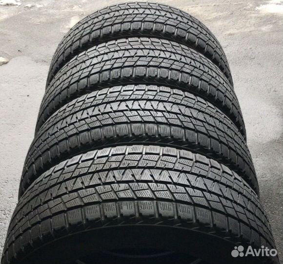 Bridgestone Blizzak DM-V1 235/60 R17