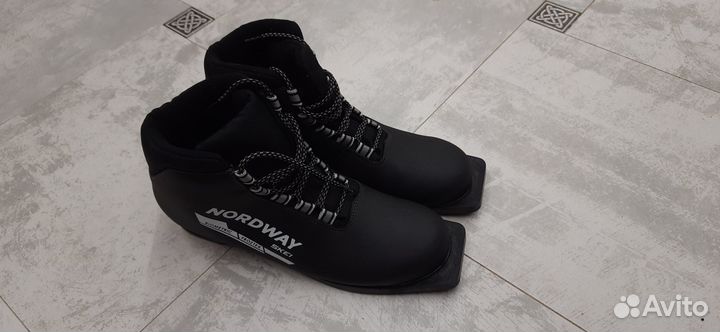 Лыжные ботинки