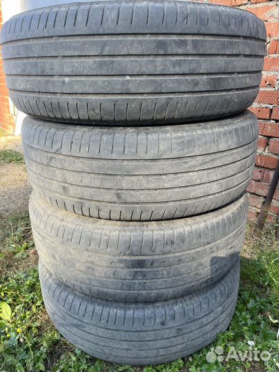 Bridgestone Alenza 001 235/65 R17