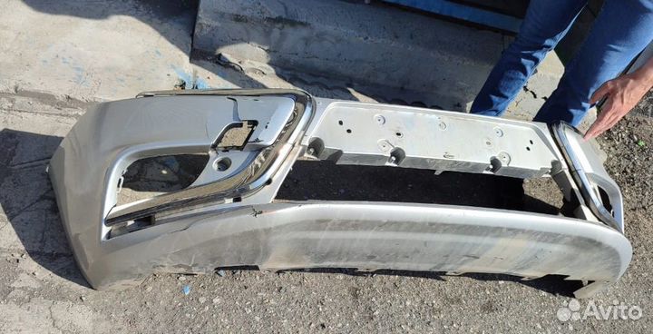Передний бампер на LADA весту