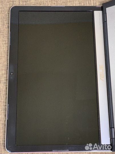 Ноутбук Asus, 17.3 дюймов, subwoofer + б/п мышь