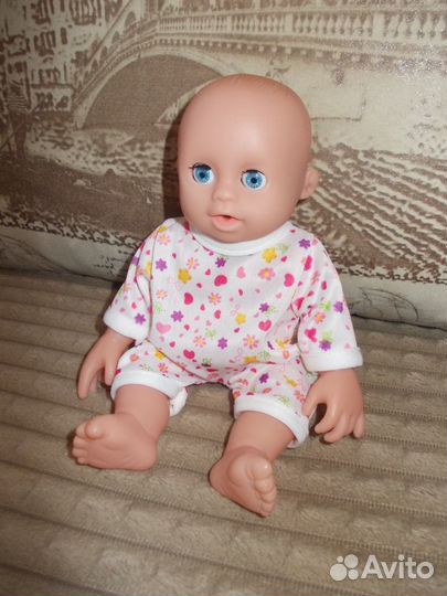 Игрушки куклы, пупсы, кроватка и диван для кукол