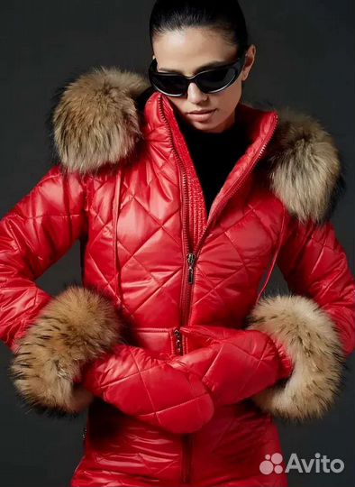 Горнолыжный костюм женский. Зимний комбинезон