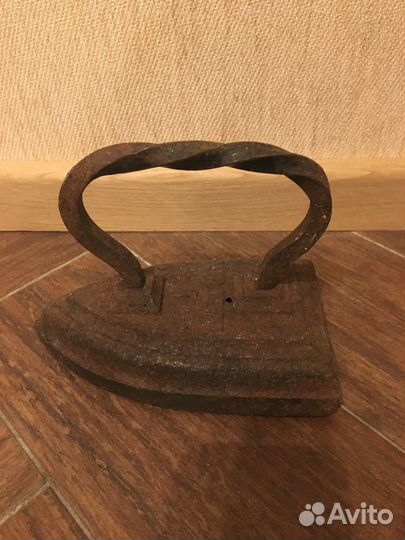 Старинный утюг(чугунный)