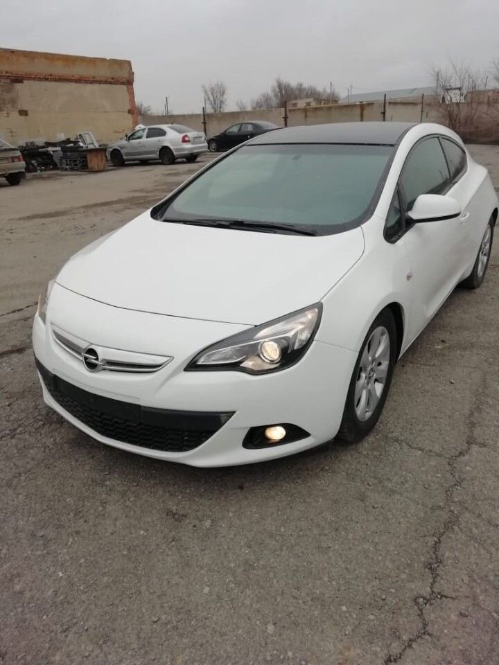 Opel Astra GTC: фото владельца