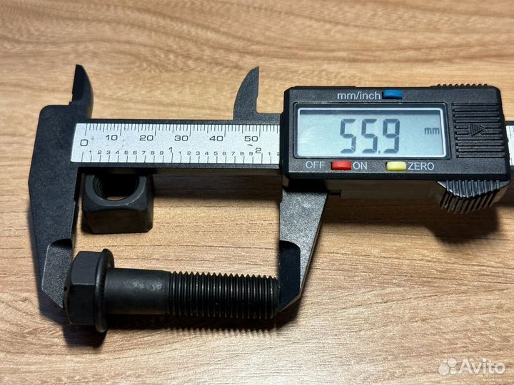 Болт и Гайка на траки асфальтоукладчика Dynapac