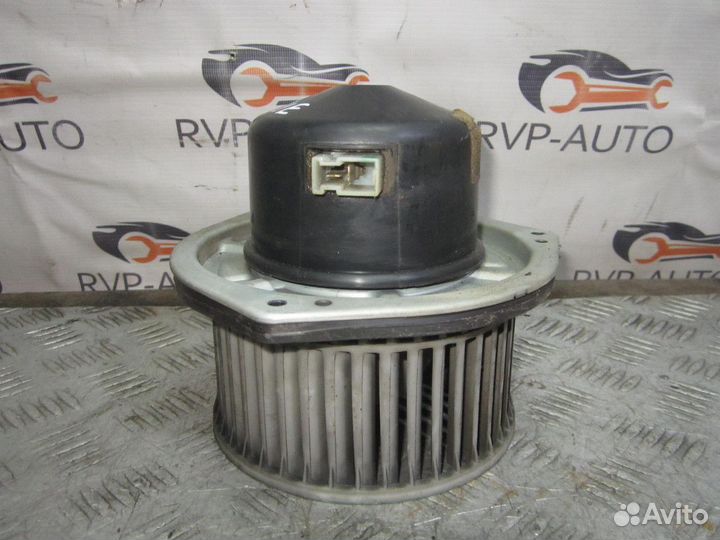 Моторчик отопителя Nissan Prairie M11 1988-1995