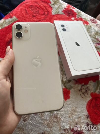 Телефон iPhone 11