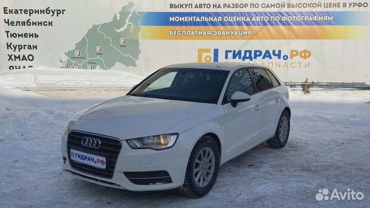 Пыльник переднего правого крыла Audi A3 (8V) 8V0821112C