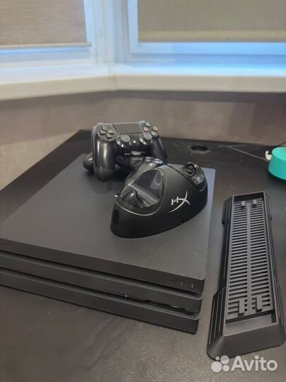Ps4 PRO 1tb + 2 джойстика Dualshock + HyperX Ch
