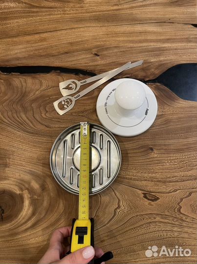 Пресс для бургеров (13 см) + 2 шпажки