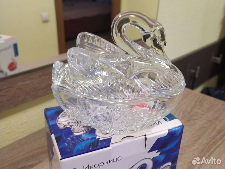 Икорница лебедь