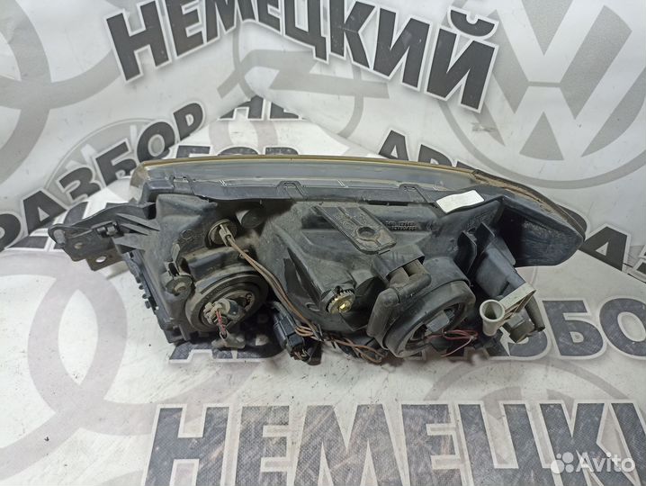 Фара Mitsubishi Space Runner 2