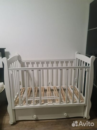 Детская кроватка с продольным маятником Можга