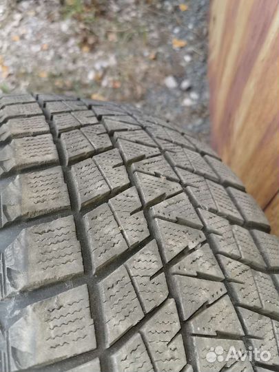 Bridgestone Blizzak DM-V1 235/55 R19 101R