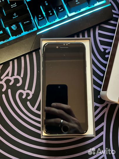 iPhone 8, 64 ГБ
