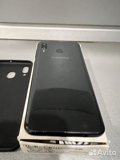 Samsung Galaxy A20, 3/32 ГБ