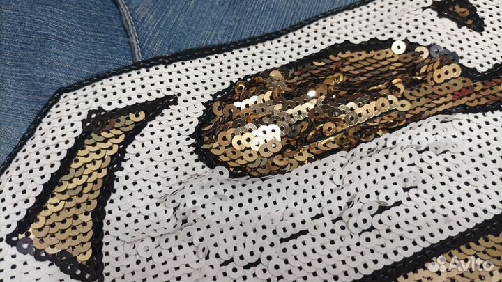 Пришивная аппликация с пайетками 