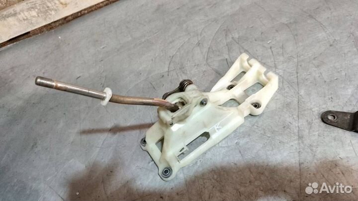 Кулиса МКПП Toyota Avensis Verso 2001