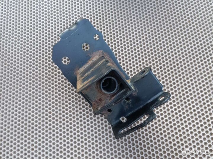 4l0807134a кронштейн правый audi q7 4l 05-2015