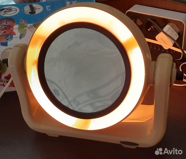 Зеркало косметическое с подсветкой