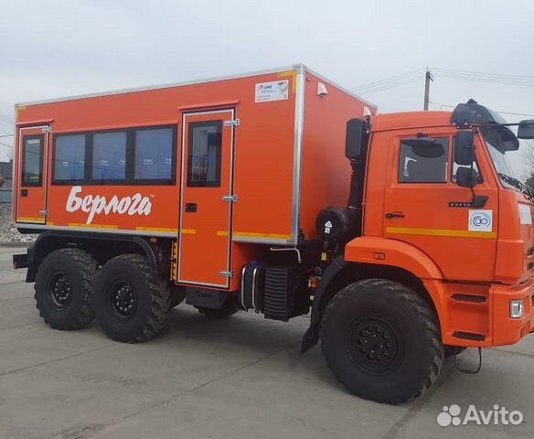 Водитель вахтового автобуса