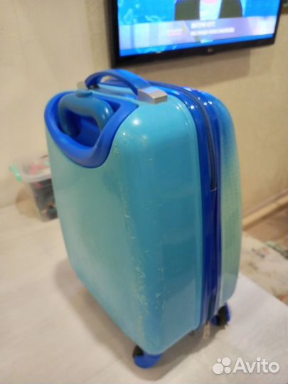 Детский чемодан на колесиках