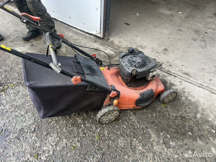 Газонокосилка бензиновая самоходная бу