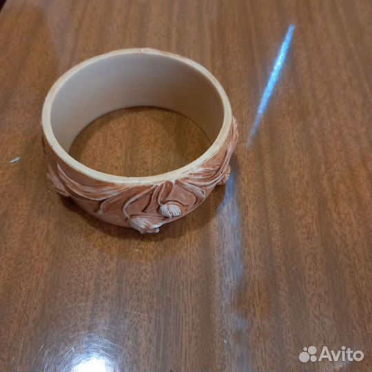 Браслет старинный пластик