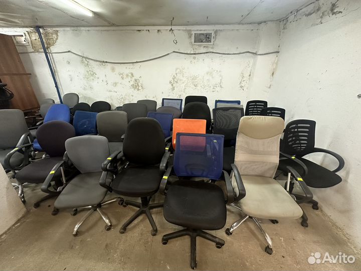 Офисное кресло