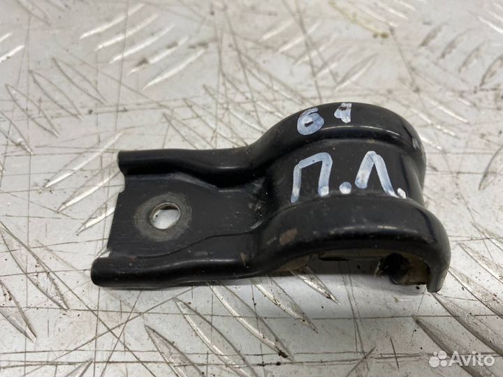 Б/У крепление радиатора (кронштейн) передний левый