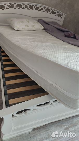 Кровать двухспальная с матрасом
